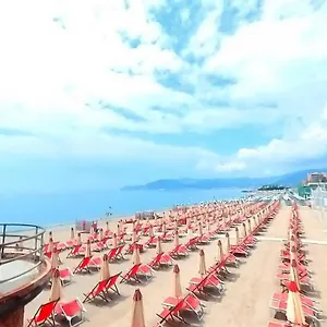 Tra Centro E Mare - Intero Con Parcheggio , Savona Italia